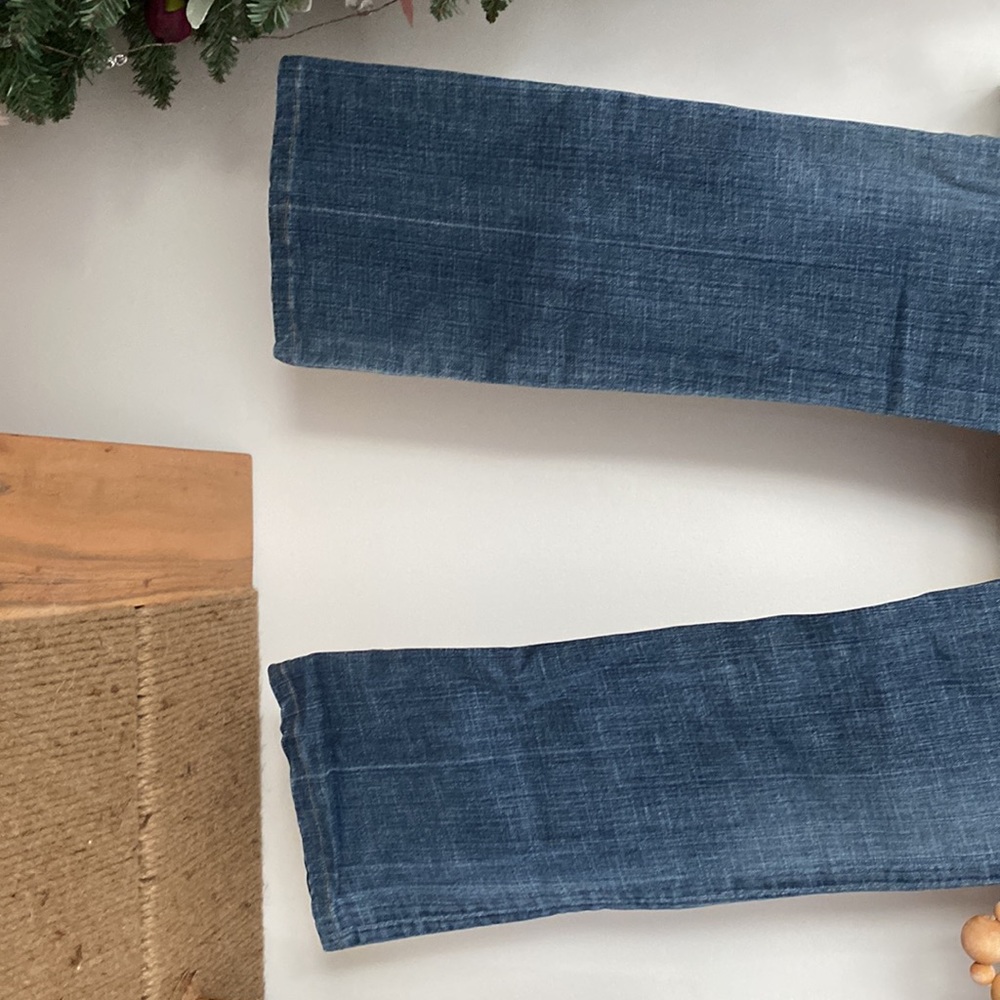 AG the Angel Boot Cut - Picture 4 of 9
